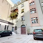 Apartment Market Square View 2 As R26 79 M2 Breslau