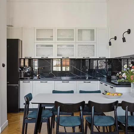 Apartmán Market Square View 2 As R26 79 M2